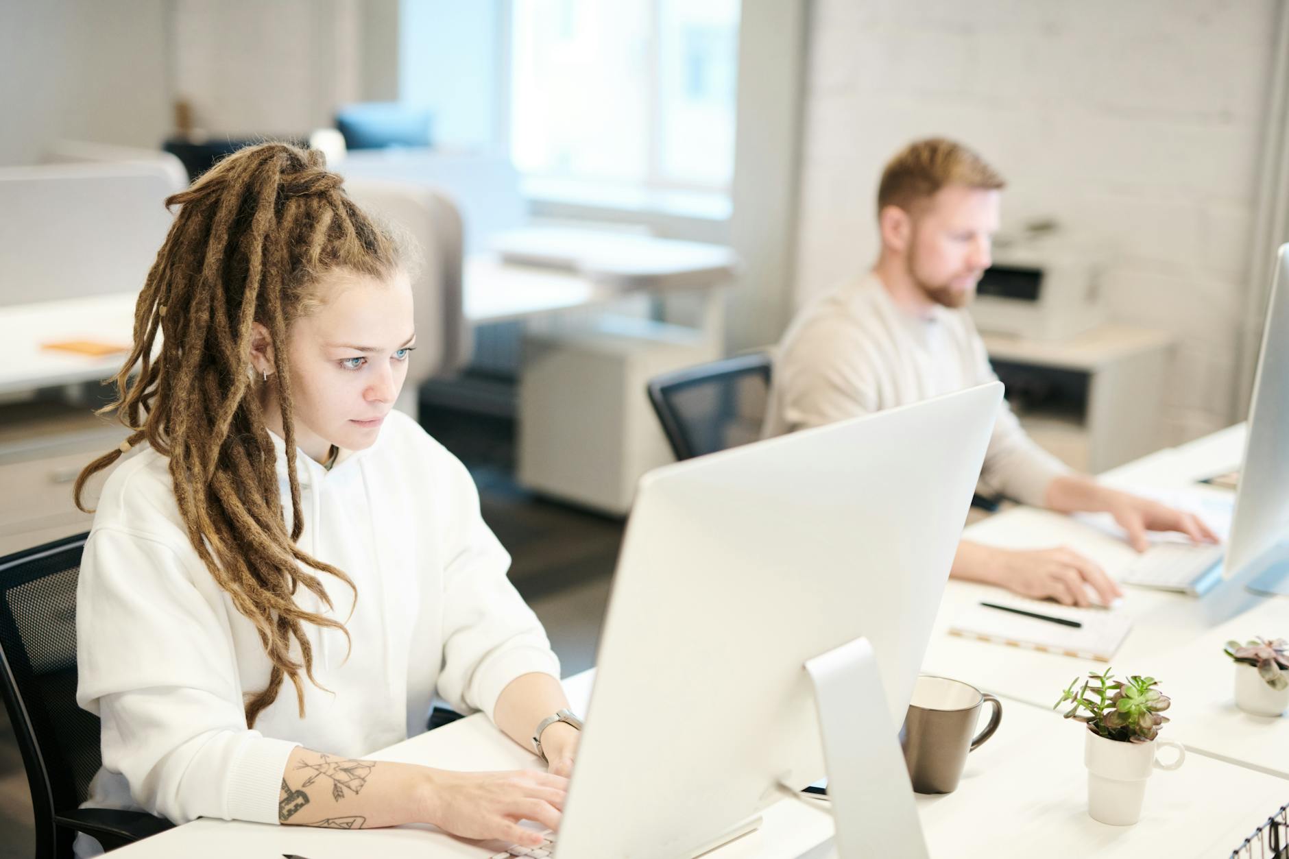 Balancing Work and Pregnancy-Related Emotional Needs: Prioritizing your Well-being Amidst Professional Responsibilities